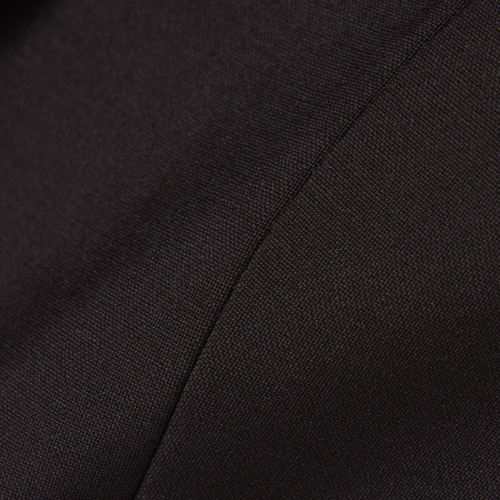 بليزر صوفي ضيق بشعار الماركة مطرز