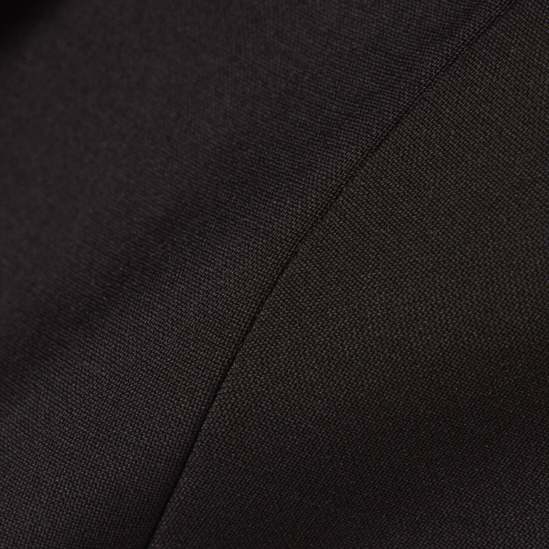 بليزر صوفي ضيق بشعار الماركة مطرز بليزر صوفي ضيق بشعار الماركة مطرز