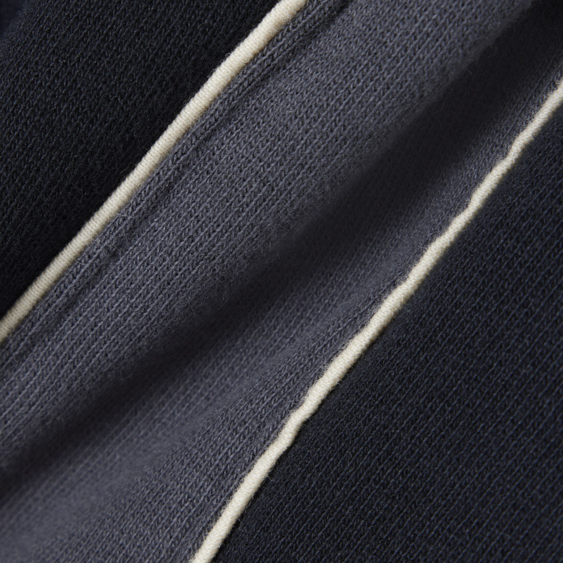 شورتات صوفية بألوان متداخلة شورتات صوفية بألوان متداخلة