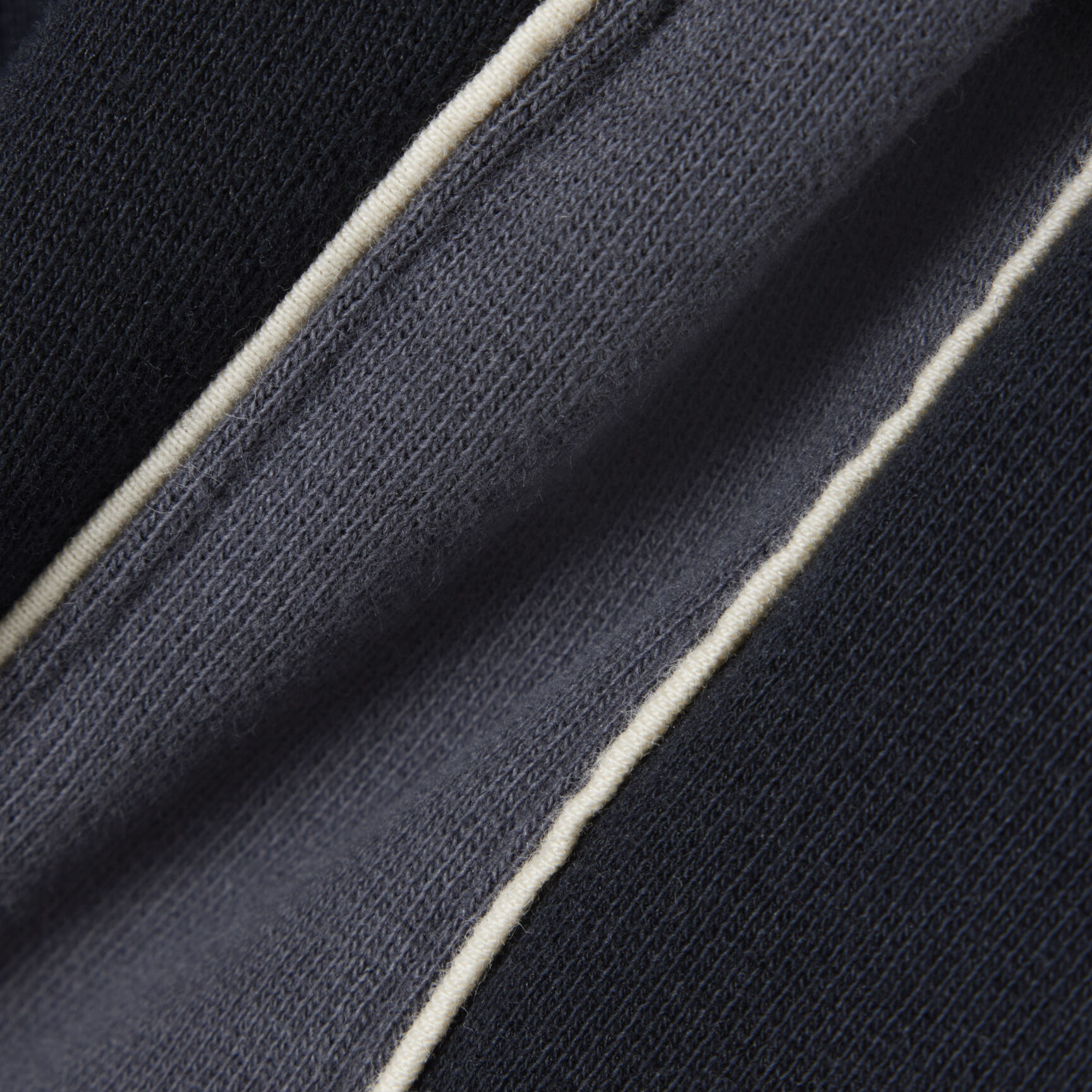 شورتات صوفية بألوان متداخلة شورتات صوفية بألوان متداخلة