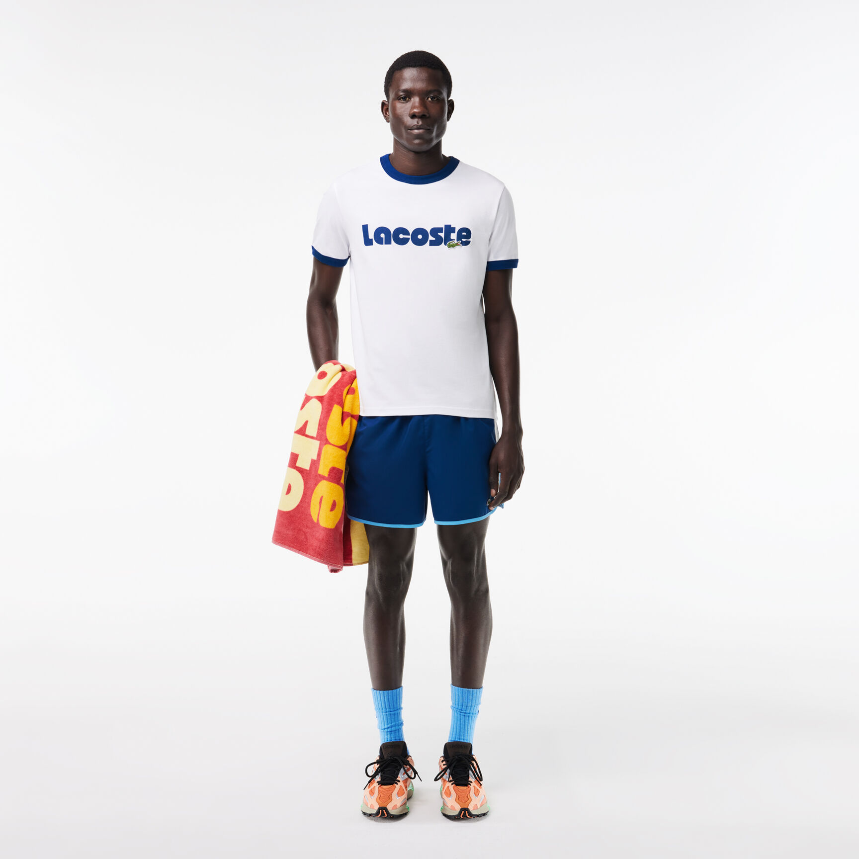 تي شيرت بطبعات لاكوست متباينة تي شيرت بطبعات لاكوست متباينة