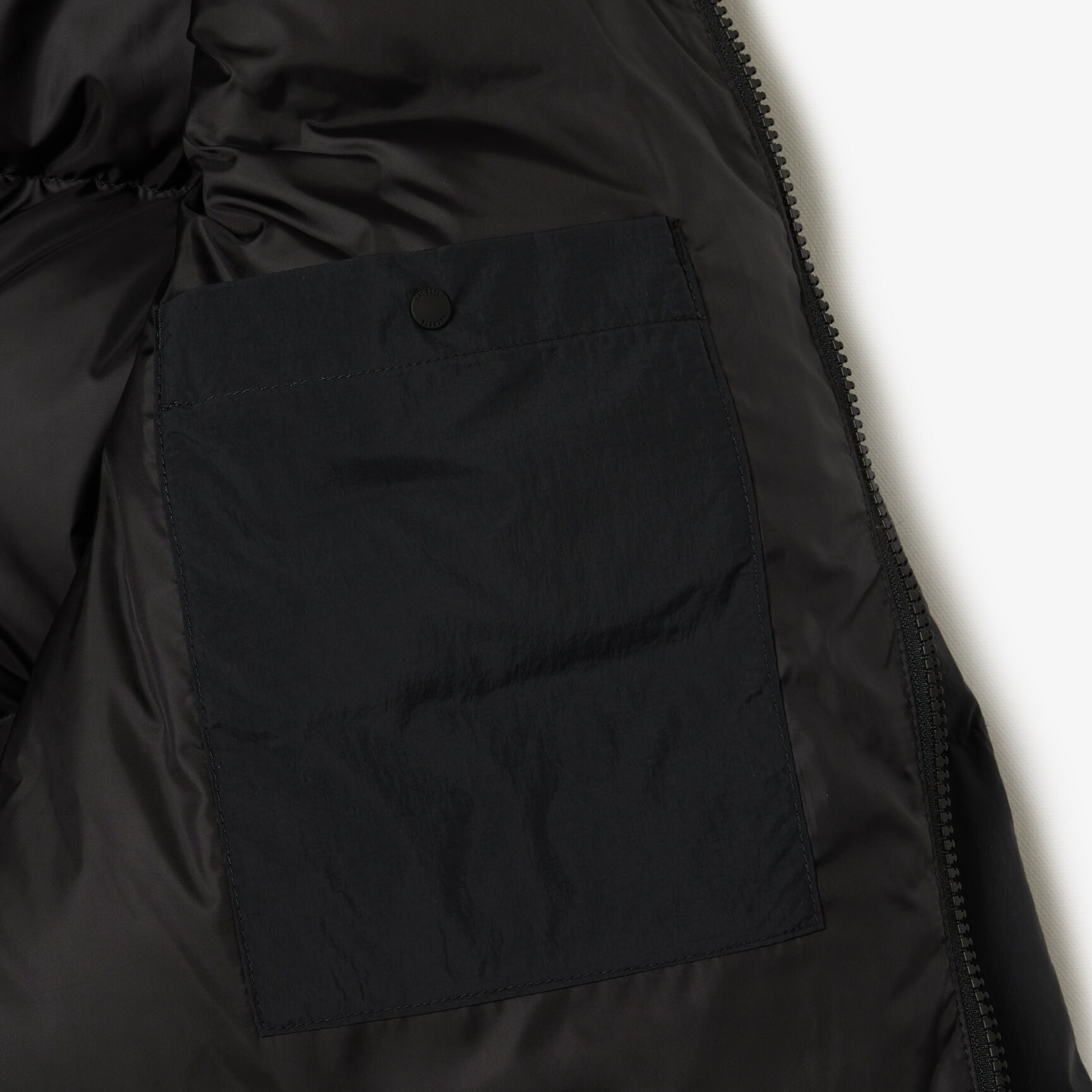 سترة مبطنة بغطاء للرأس بتصميم مريح