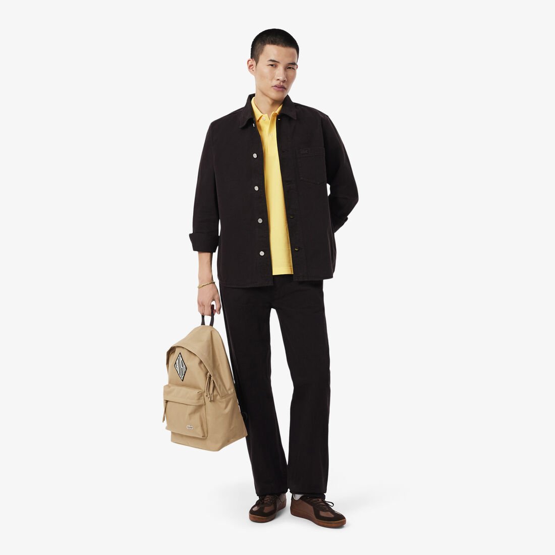 قميص بولو كلاسيكي بقصة كلاسيكية مزين بشعار الماركة قميص بولو كلاسيكي بقصة كلاسيكية مزين بشعار الماركة