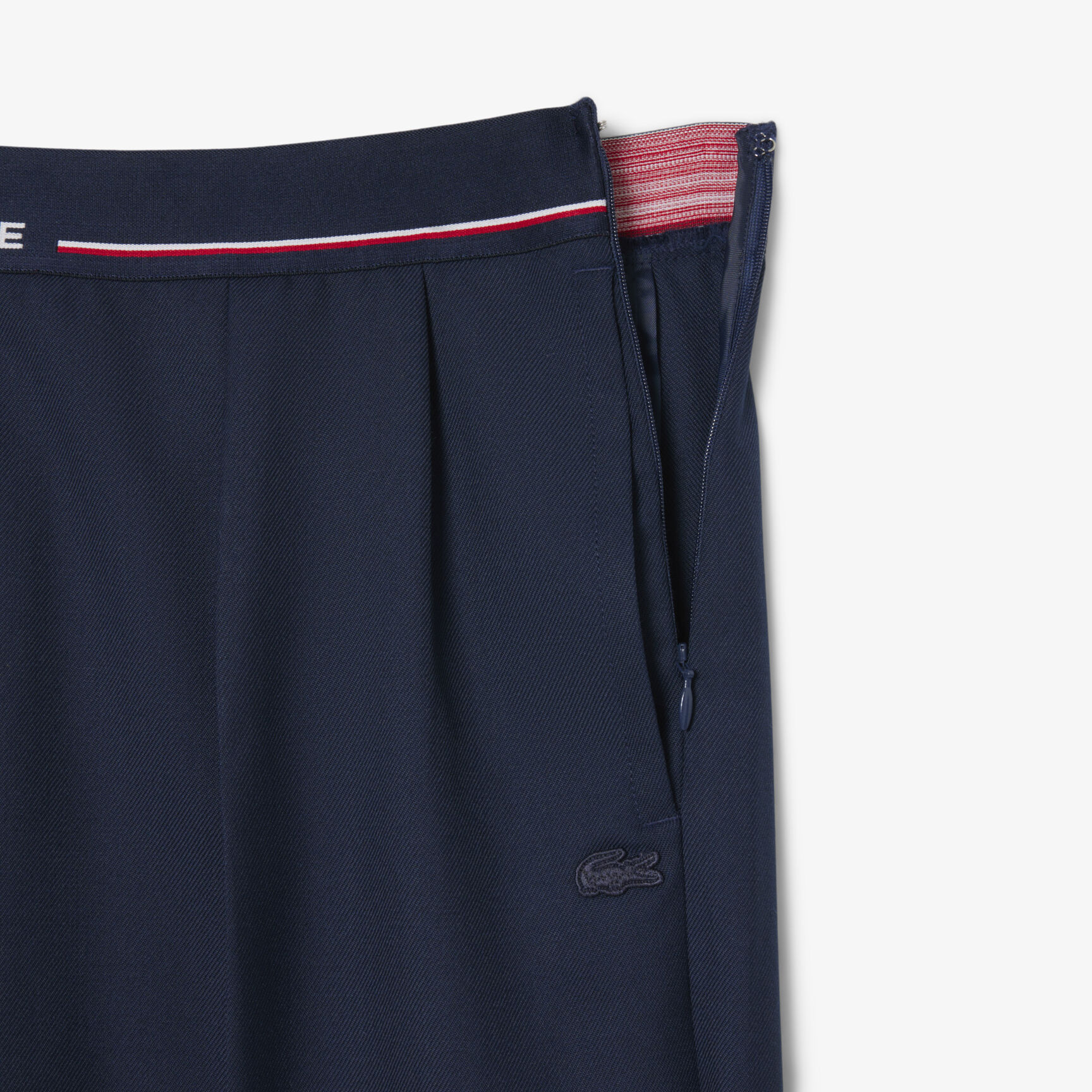 بنطلون صوف مطوي كبير الحجم