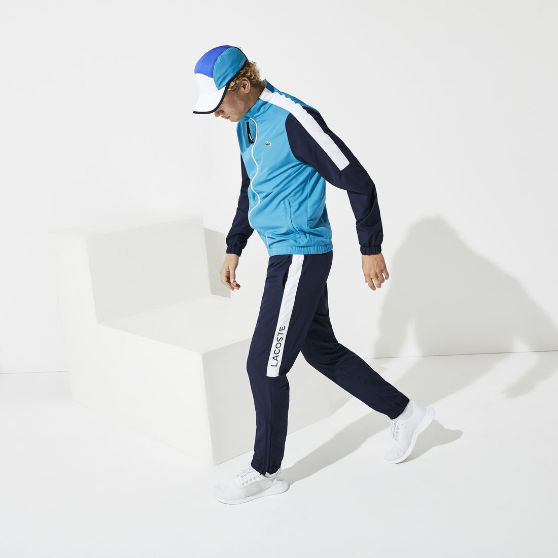 بذلة رياضية خفيفة بألوان متعددة للرجال من مجموعة Lacoste SPORT