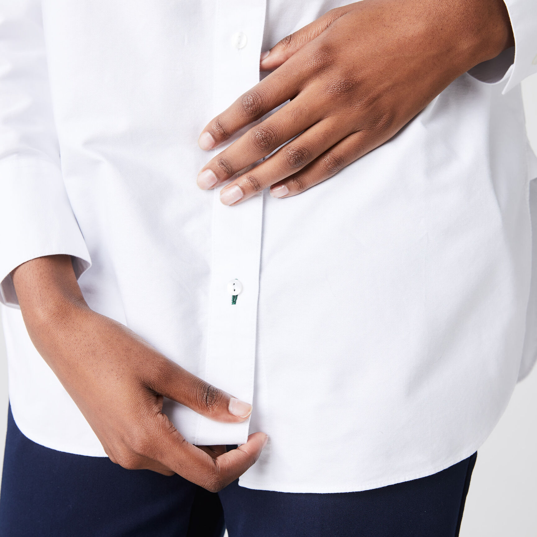 قميص قطن أكسفورد للنساء بقصة عادية وياقة ماندرين