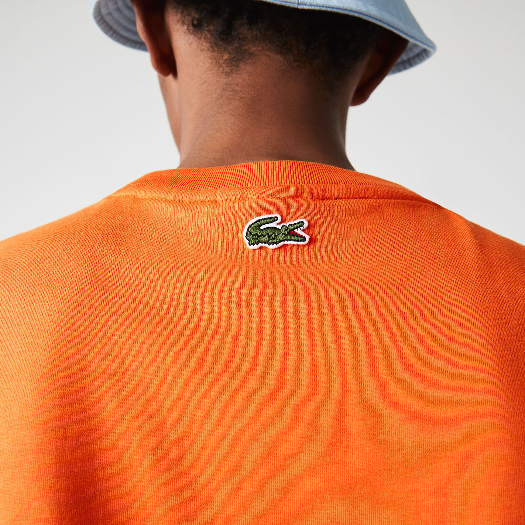 تيشيرت قطني مطبوع برقبة دائرية للرجال