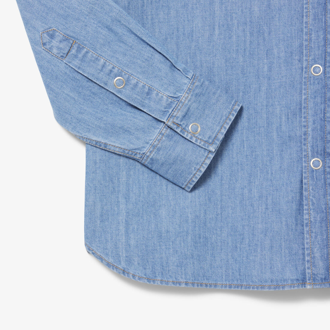 قميص جينز خفيف الوزن بقصّة عادية قميص جينز خفيف الوزن بقصّة عادية