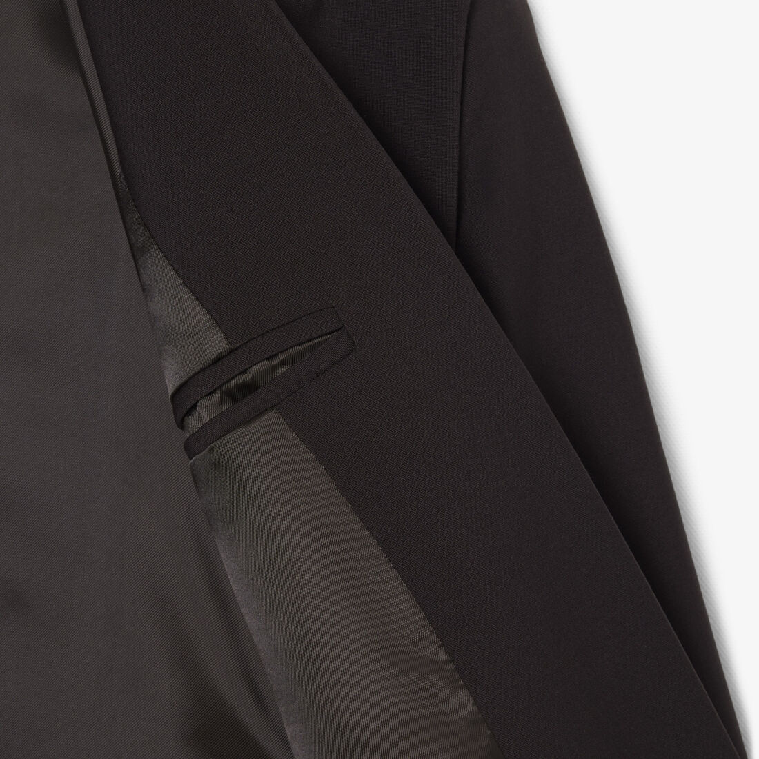 بليزر صوفي ضيق بشعار الماركة مطرز بليزر صوفي ضيق بشعار الماركة مطرز