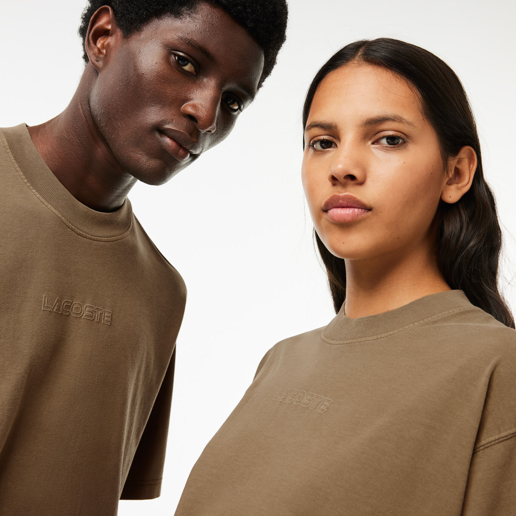 تي شيرت بشعار التمساح الأيقوني بقصّة عادية