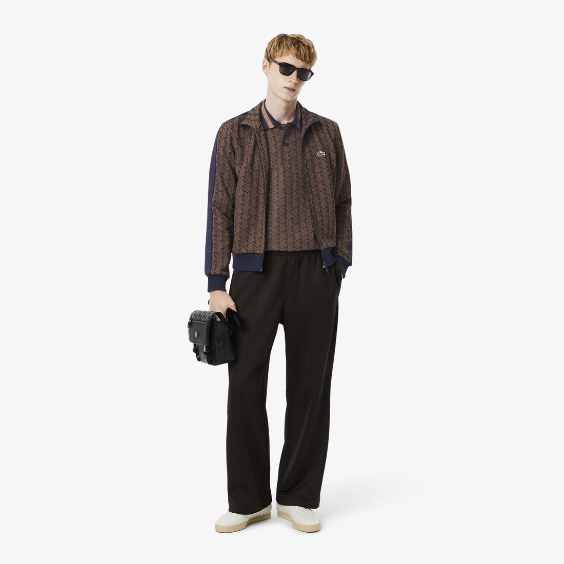 قميص بولو كلاسيكي بقصّة كلاسيكية من قماش الجاكار أحادي اللون قميص بولو كلاسيكي بقصّة كلاسيكية من قماش الجاكار أحادي اللون