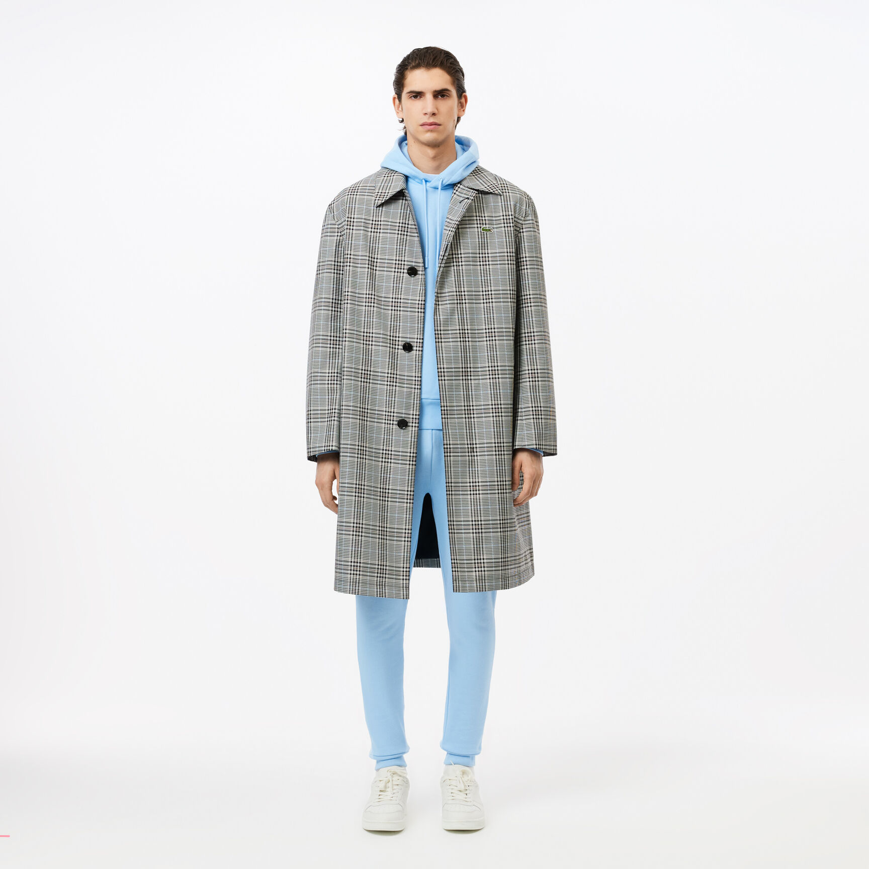 بنطال رياضي بقصة ضيقة