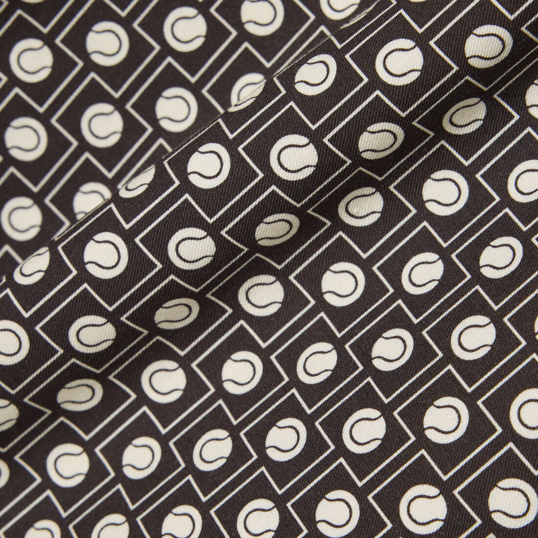 قميص قصير الأكمام بقصة مريحة قميص قصير الأكمام بقصة مريحة