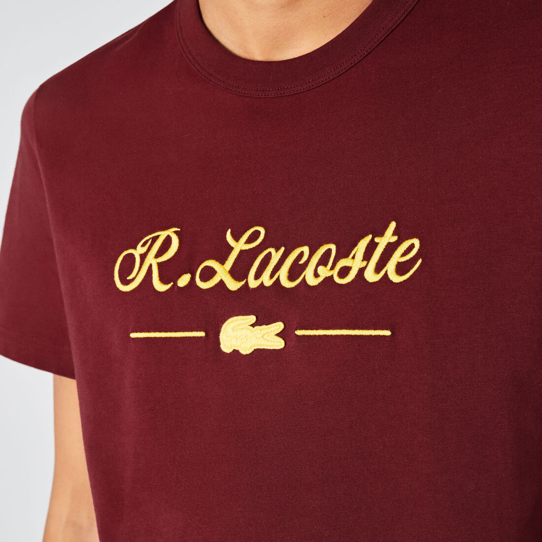 تيشيرت قطني مطرز برقبة دائرية للرجال تيشيرت قطني مطرز برقبة دائرية للرجال