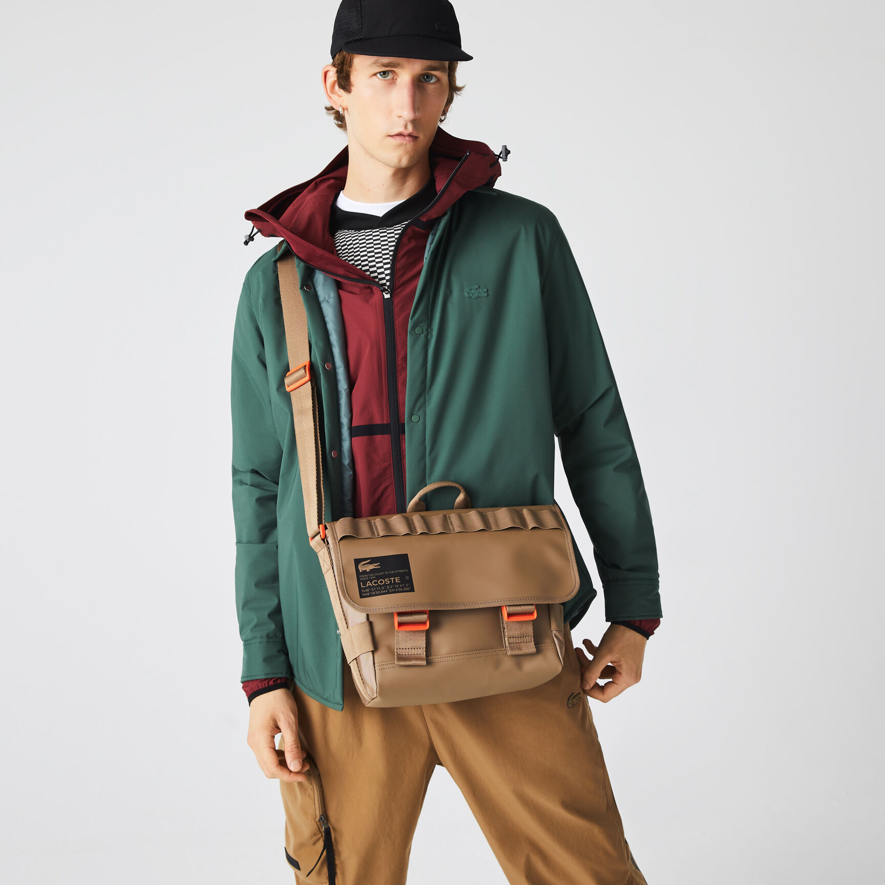 حقيبة مسنجر لاكوست مقاومة للماء بطبعة شعار الماركة للرجال حقيبة مسنجر لاكوست مقاومة للماء بطبعة شعار الماركة للرجال