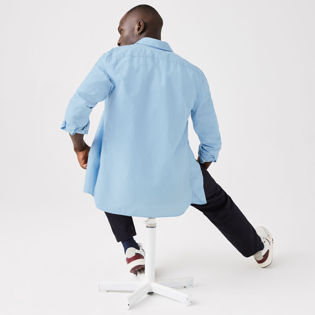 قميص رجالي بقصة ضيقة من القطن والكتان قميص رجالي بقصة ضيقة من القطن والكتان