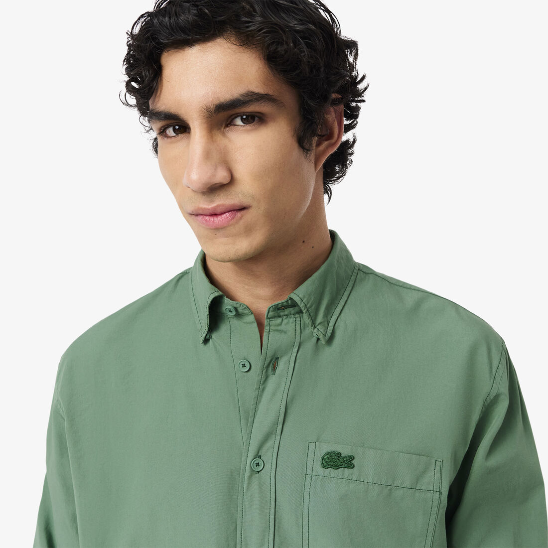 قميص بوبلين خفيف الوزن بقصّة مريحة قميص بوبلين خفيف الوزن بقصّة مريحة