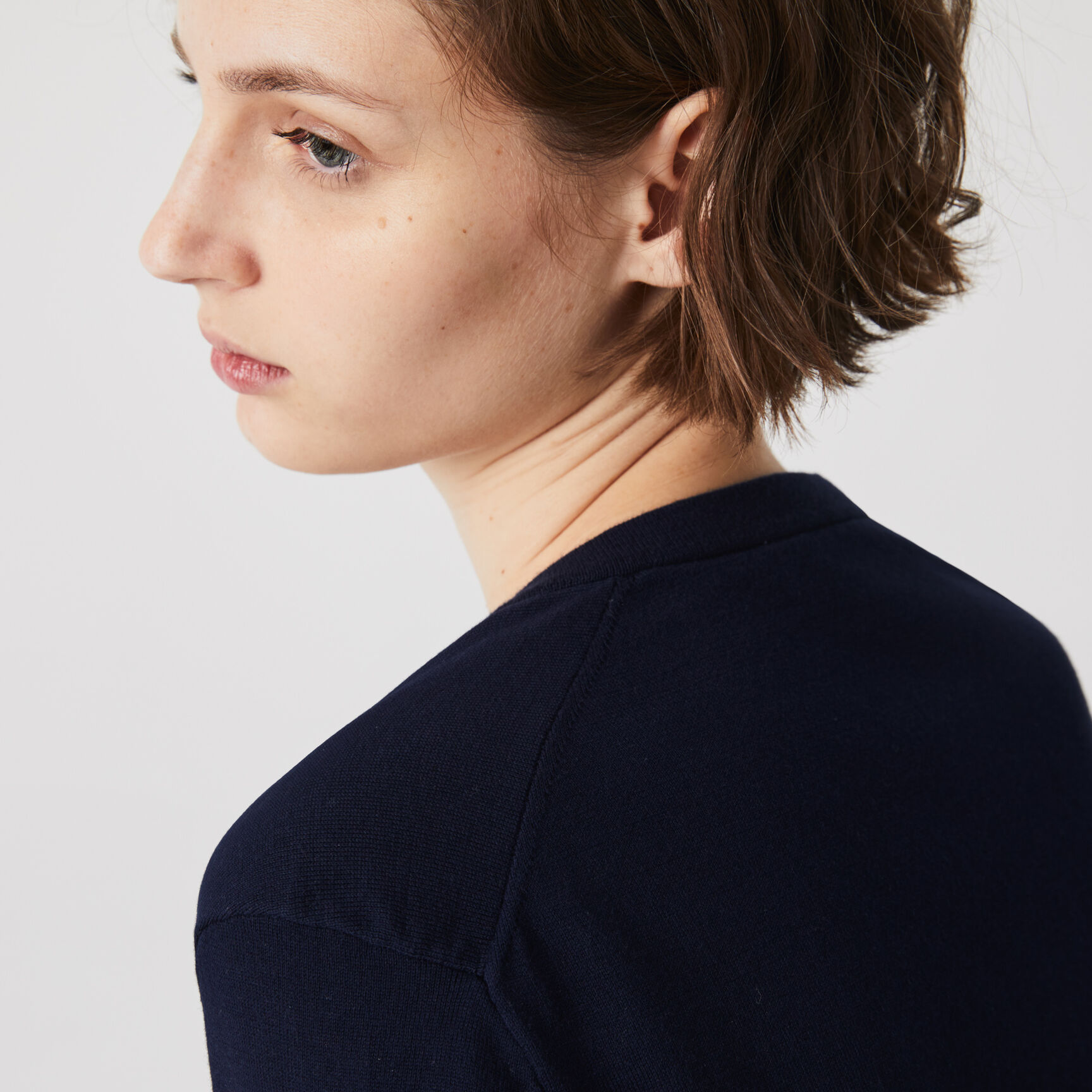 كنزة فضفاضة من القطن العضوي بفتحة رقبة على شكل حرف V للنساء