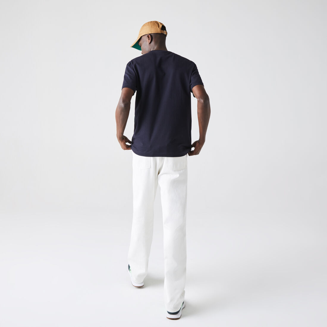 تي شيرت قطن مقلم للرجال بفتحة رقبة مستديرة وكتل لونية تي شيرت قطن مقلم للرجال بفتحة رقبة مستديرة وكتل لونية