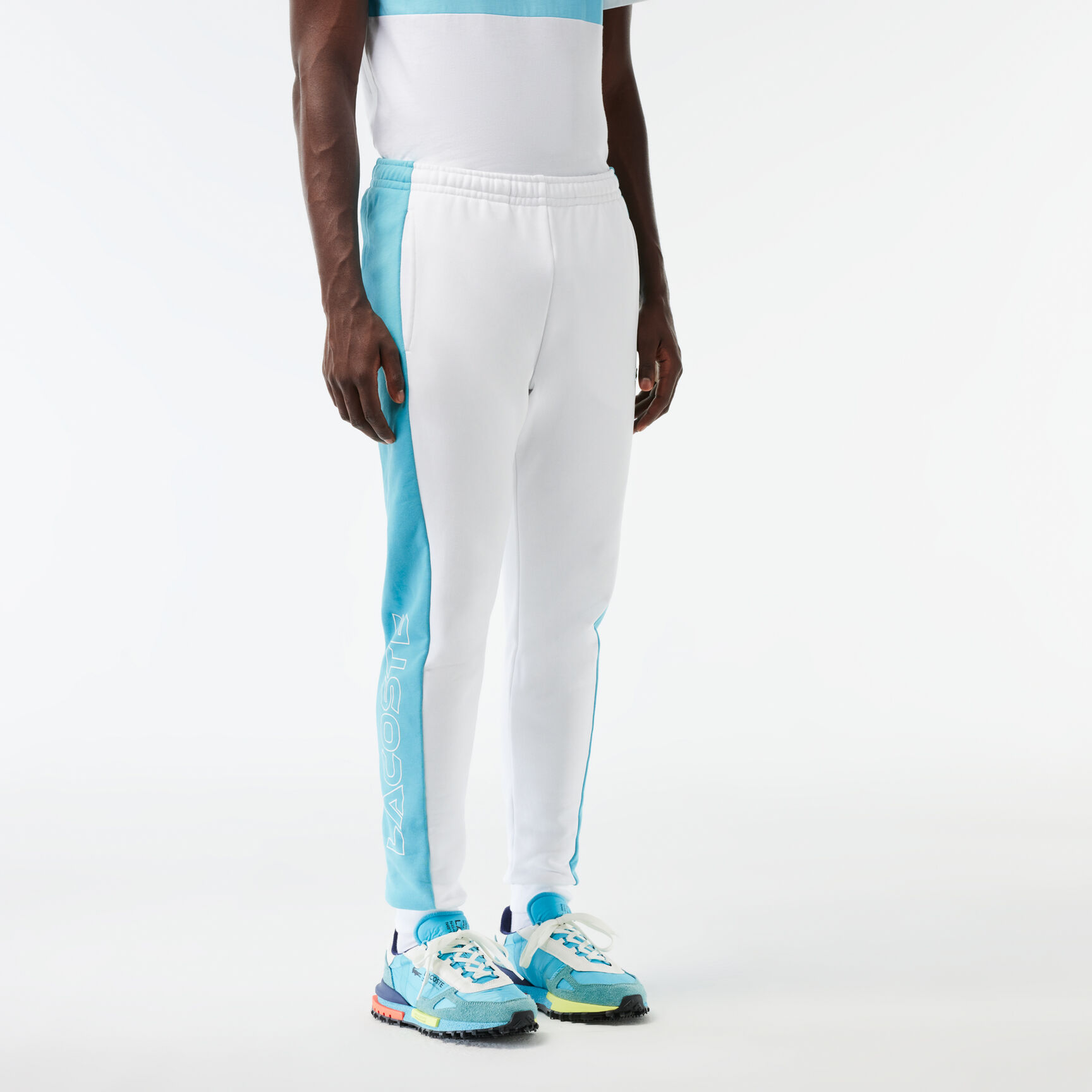 بنطال رياضي جاكار بنقشة شعار الماركة من مجموعة لاكوست باريس بنطال رياضي جاكار بنقشة شعار الماركة من مجموعة لاكوست باريس