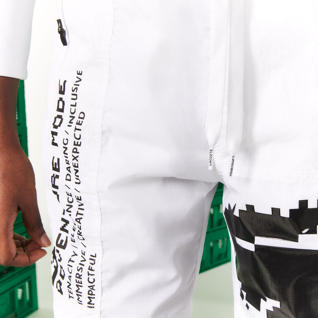 شورت برمودا نايلون للجنسين مجموعة Lacoste L!VE x Minecraft شورت برمودا نايلون للجنسين مجموعة Lacoste L!VE x Minecraft