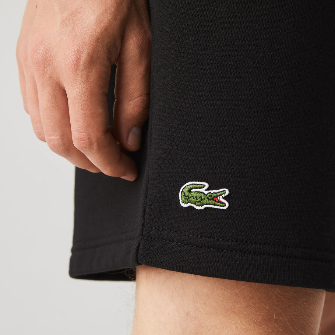 شورت من الصوف لرياضة التنس للرجال من مجموعة Lacoste SPORT شورت من الصوف لرياضة التنس للرجال من مجموعة Lacoste SPORT
