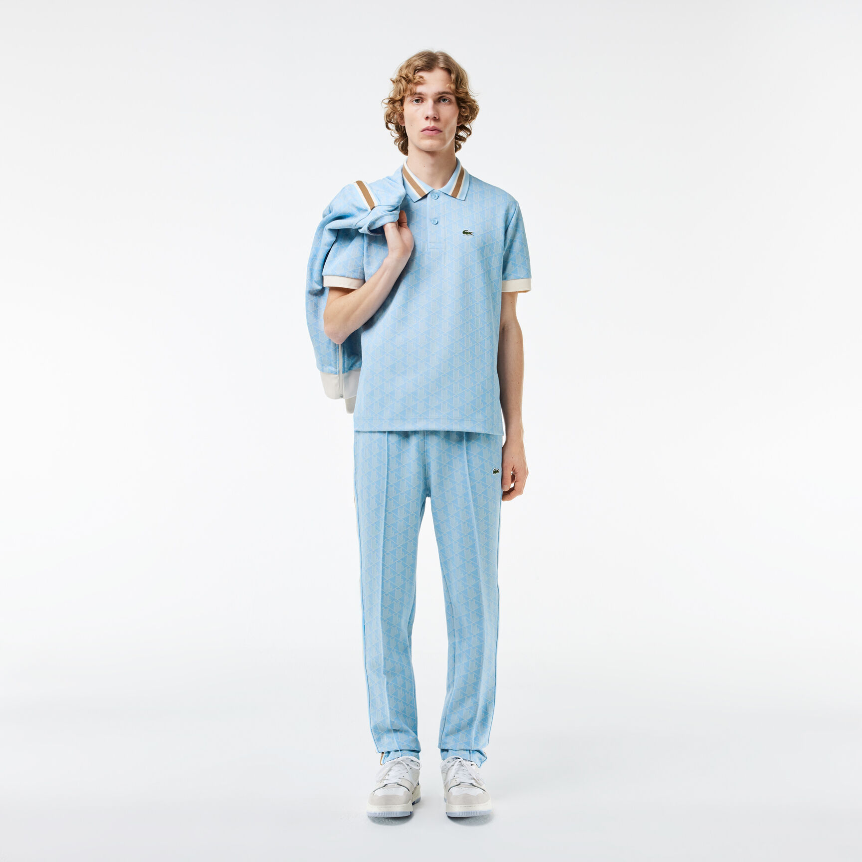 قميص بولو كلاسيكي بقصّة كلاسيكية من قماش الجاكار أحادي اللون