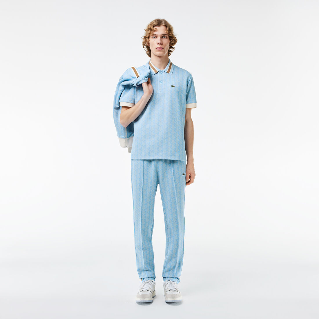 قميص بولو كلاسيكي بقصّة كلاسيكية من قماش الجاكار أحادي اللون قميص بولو كلاسيكي بقصّة كلاسيكية من قماش الجاكار أحادي اللون