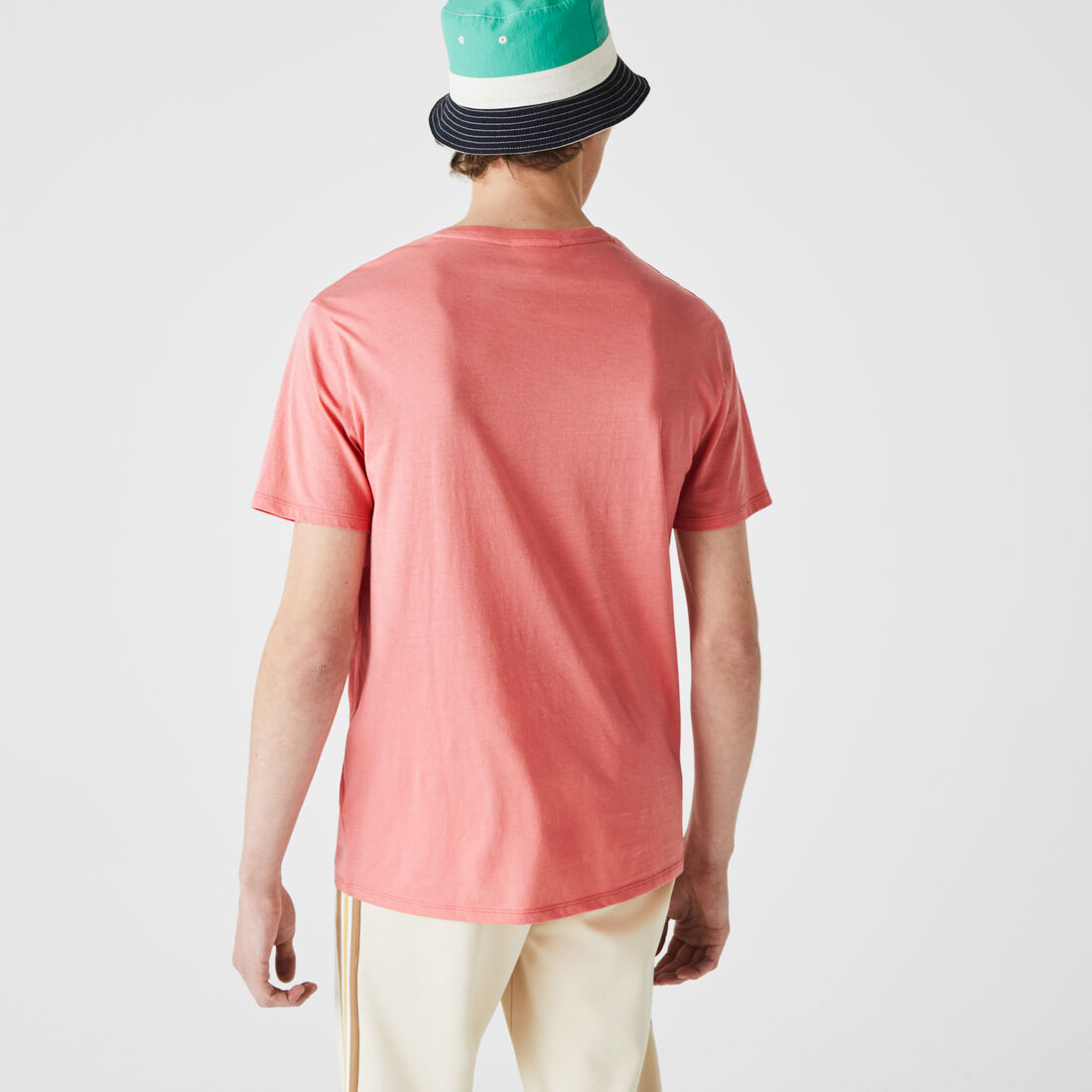 تي شيرت خفيف الوزن من القطن بيما برقبة على شكل حرف V تي شيرت خفيف الوزن من القطن بيما برقبة على شكل حرف V