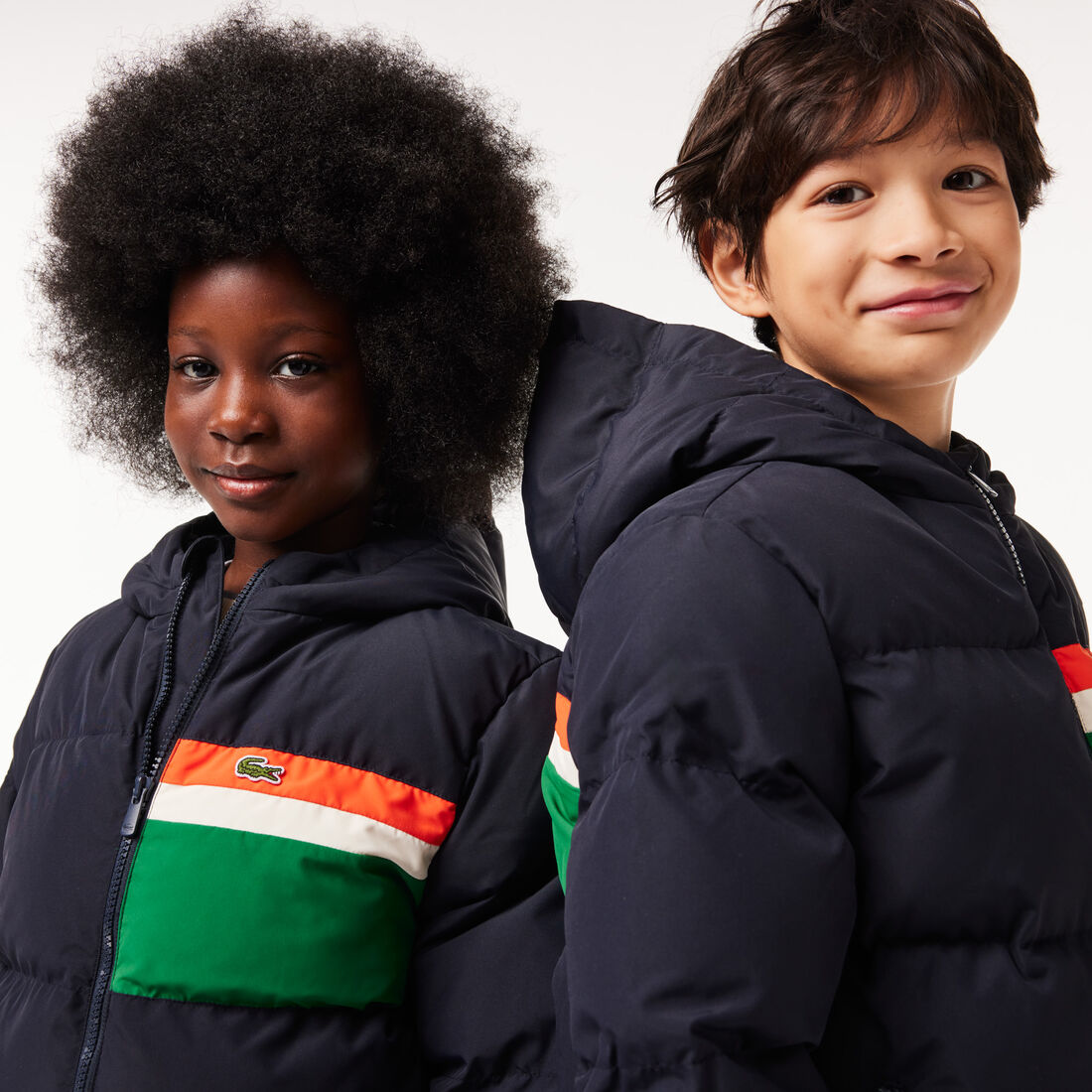 جاكيت تفتا بسحاب وجيب خارجي جاكيت تفتا بسحاب وجيب خارجي