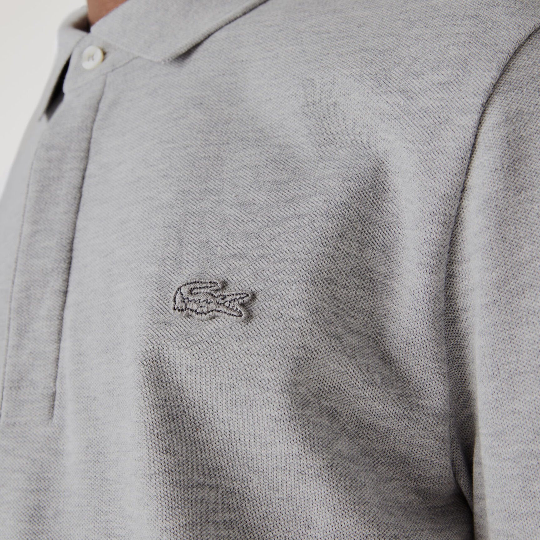 قميص بولو بيكيه باريسي بقصة عادية قميص بولو بيكيه باريسي بقصة عادية