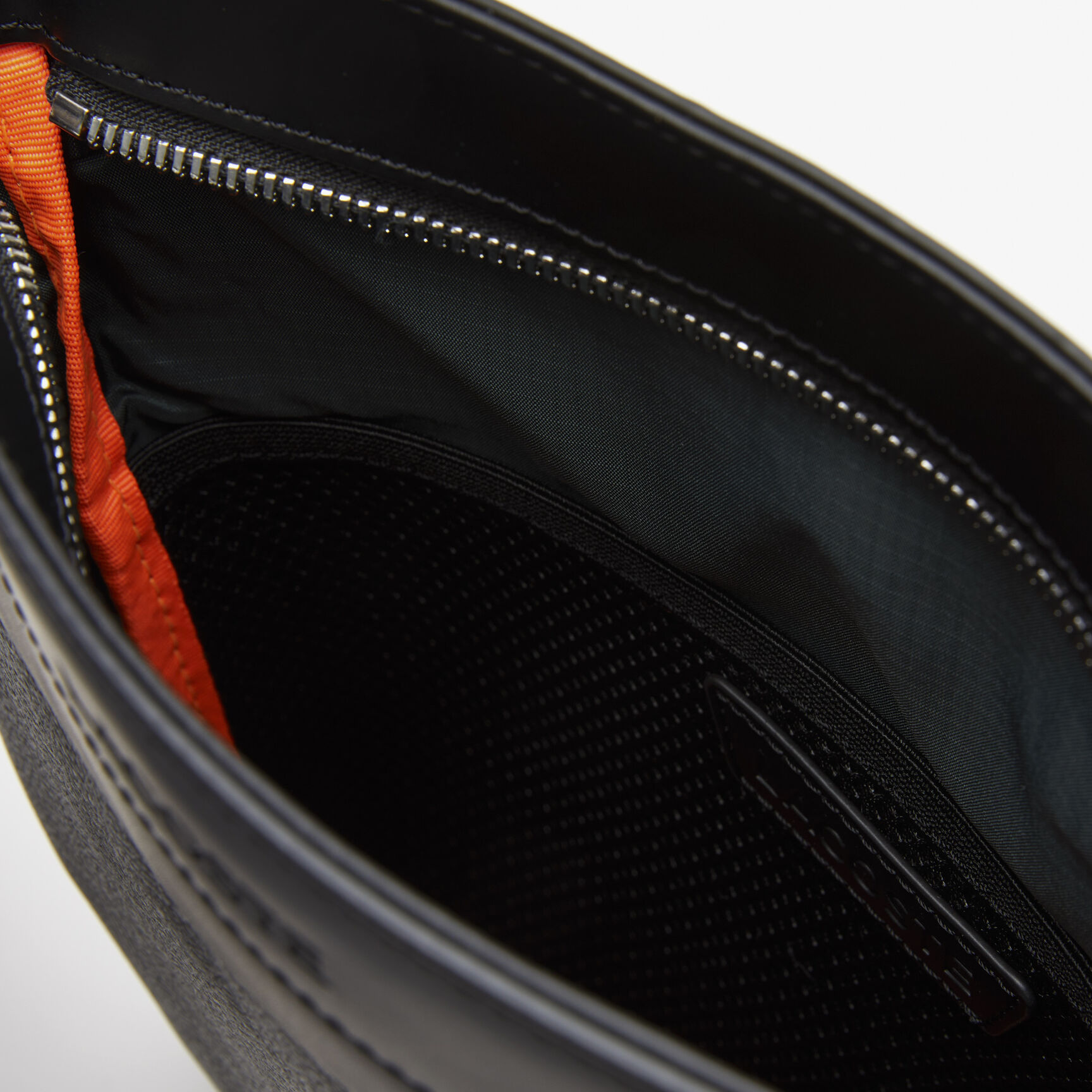 حقيبة كتف ذا بليند بنقشة شعار الماركة للرجال حقيبة كتف ذا بليند بنقشة شعار الماركة للرجال