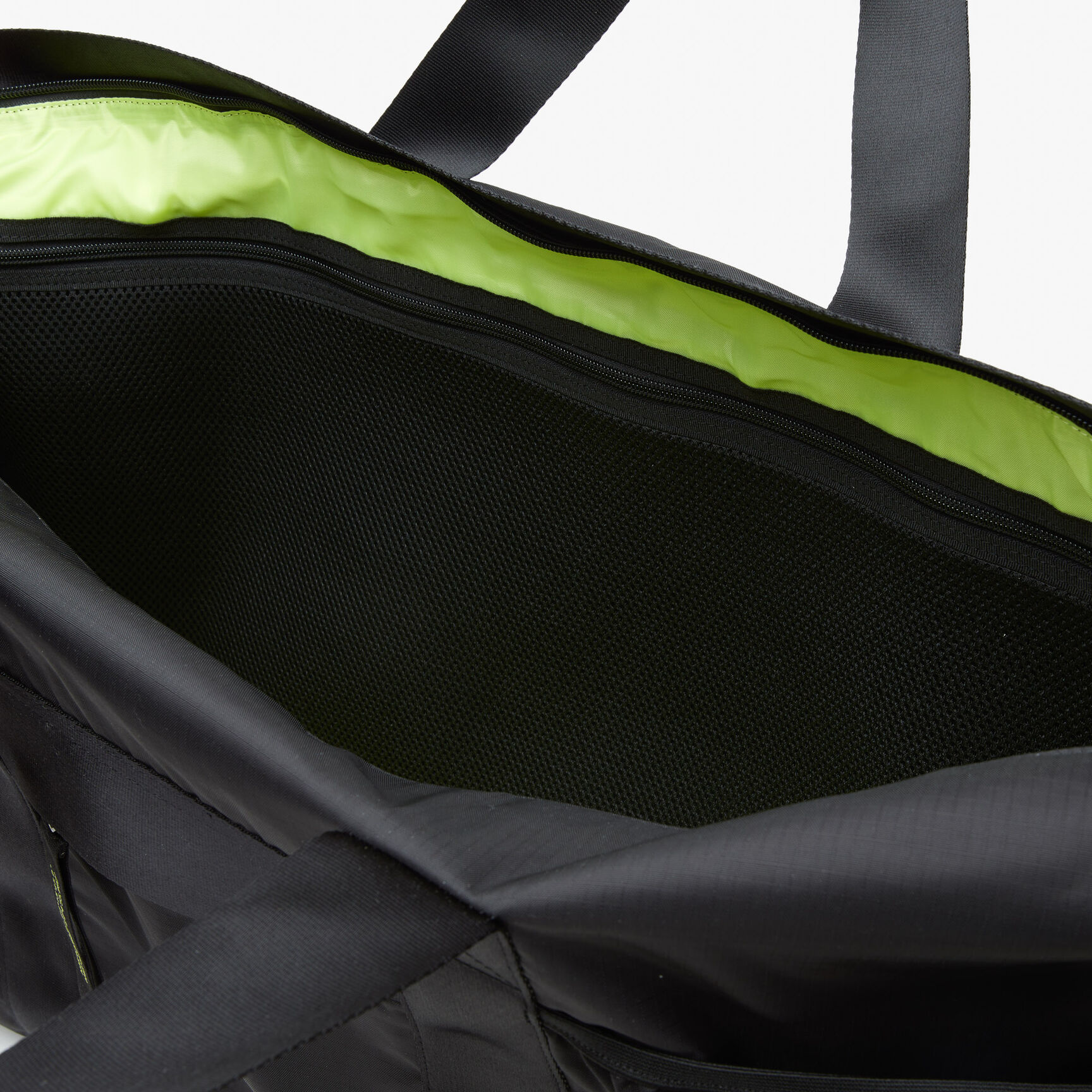 حقيبة لعطلات نهاية الأسبوع بشعار لاكوست بلون مغاير للجنسين حقيبة لعطلات نهاية الأسبوع بشعار لاكوست بلون مغاير للجنسين