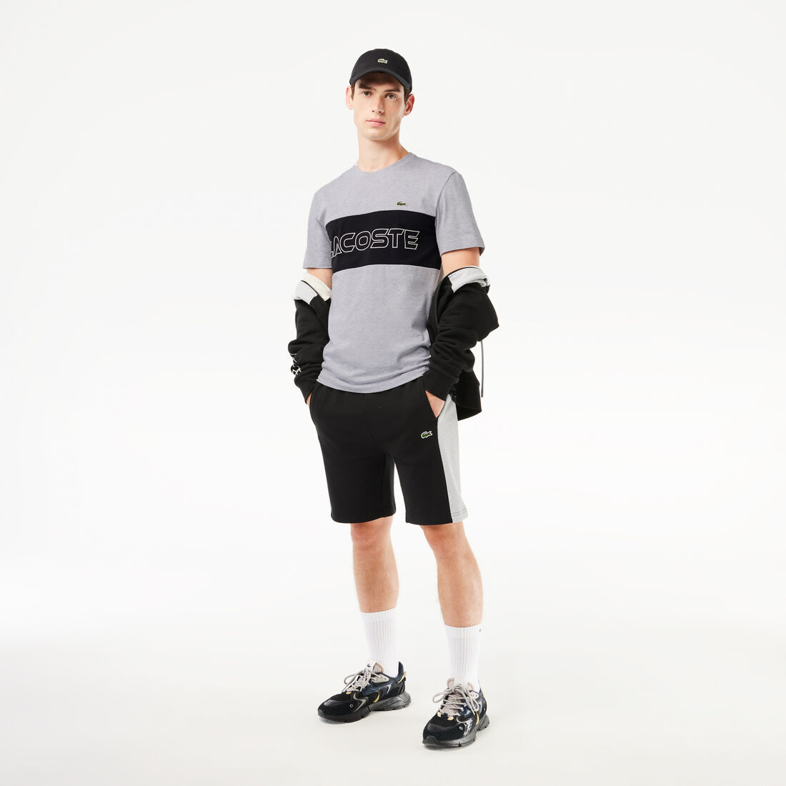 تي شيرت لاكوست ذو قصة عادية ومطبوع بألوان مترابطة تي شيرت لاكوست ذو قصة عادية ومطبوع بألوان مترابطة