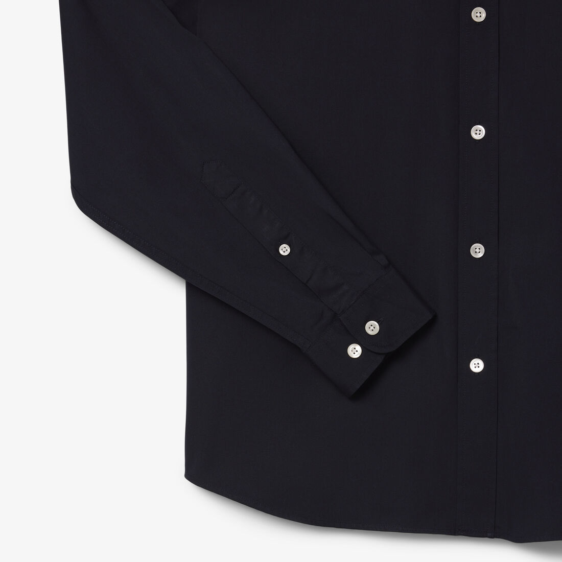 قميص قطني بقصّة عادية قميص قطني بقصّة عادية