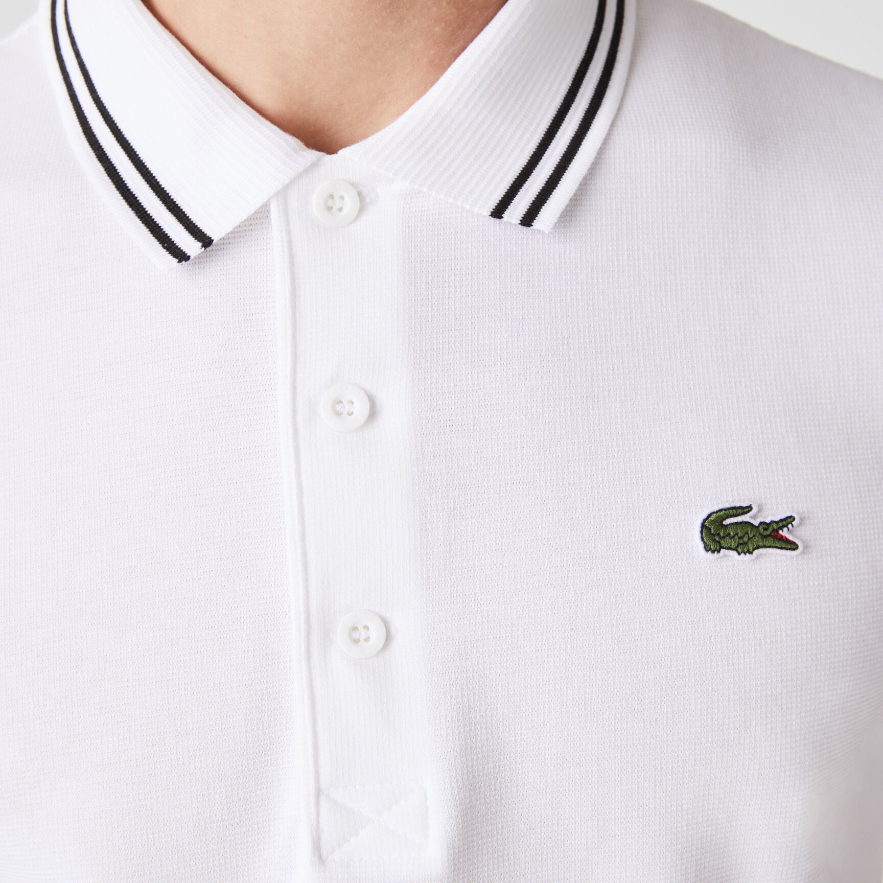 قميص بولو من القطن خفيف الوزن مع تفاصيل بلون مغاير من مجموعة Lacoste SPORT للرجال