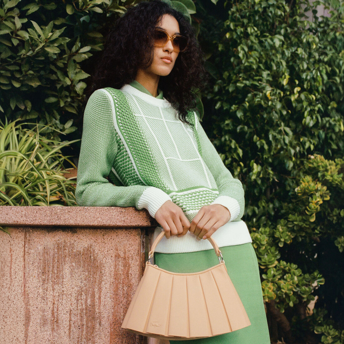 سترة جاكار برسومات ملعب التنس سترة جاكار برسومات ملعب التنس