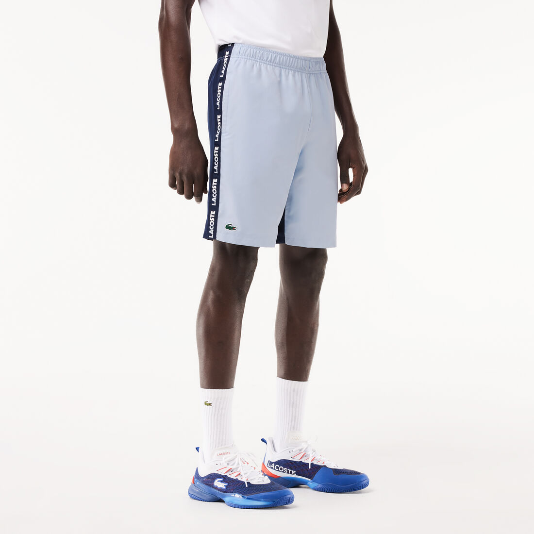 شورت تنس مخطط بشعار الماركة شورت تنس مخطط بشعار الماركة