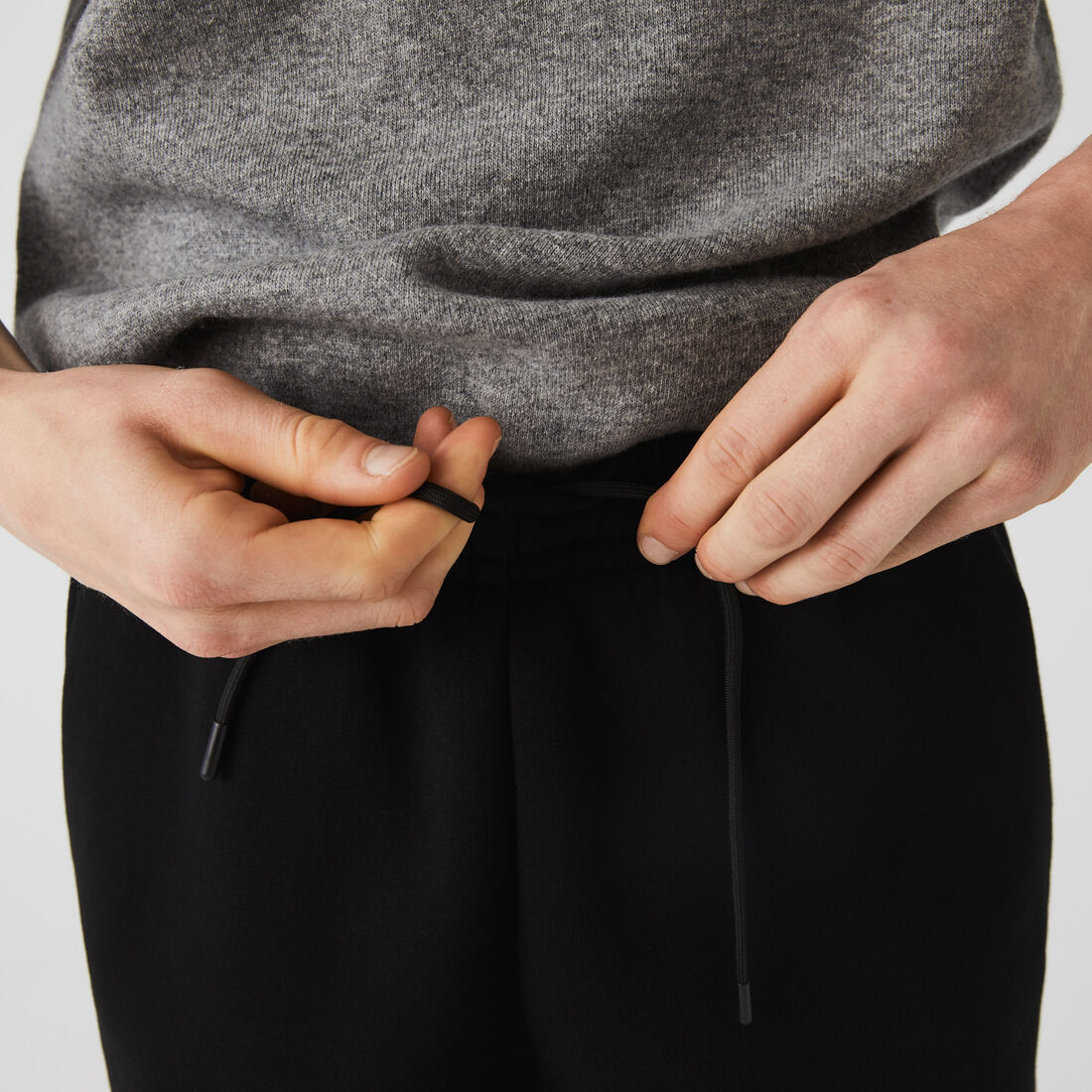 بنطال رياضي لاكوست بأشرطة مطبوعة بشعار الماركة للرجال بنطال رياضي لاكوست بأشرطة مطبوعة بشعار الماركة للرجال