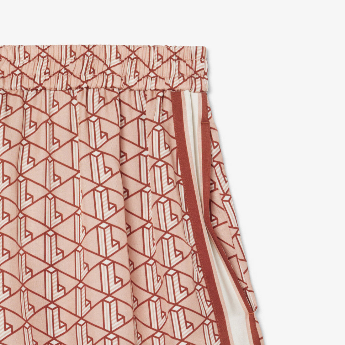 شورت بطبعة مونوغرام سائل شورت بطبعة مونوغرام سائل