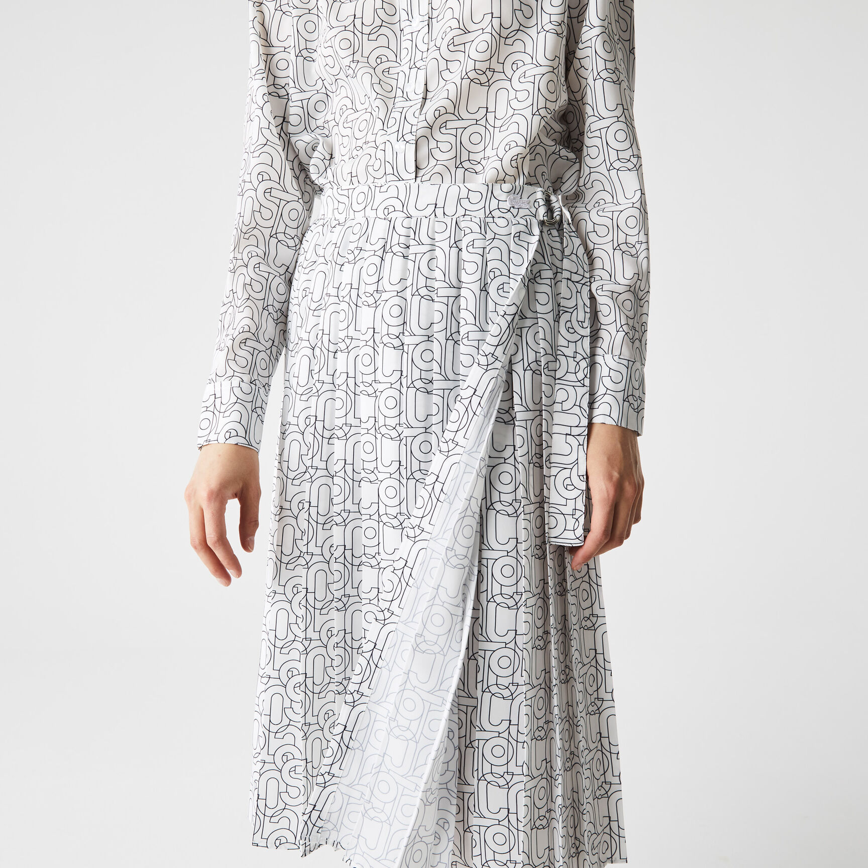 تنورة نسائية متوسطة الطول بطيات منقوشة من Lacoste تنورة نسائية متوسطة الطول بطيات منقوشة من Lacoste