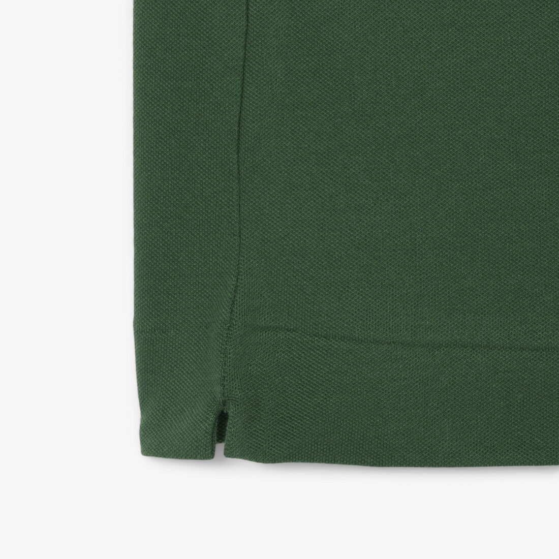 قميص بولو بيكيه خفيف بقصة كلاسيكية L.12.12 قميص بولو بيكيه خفيف بقصة كلاسيكية L.12.12