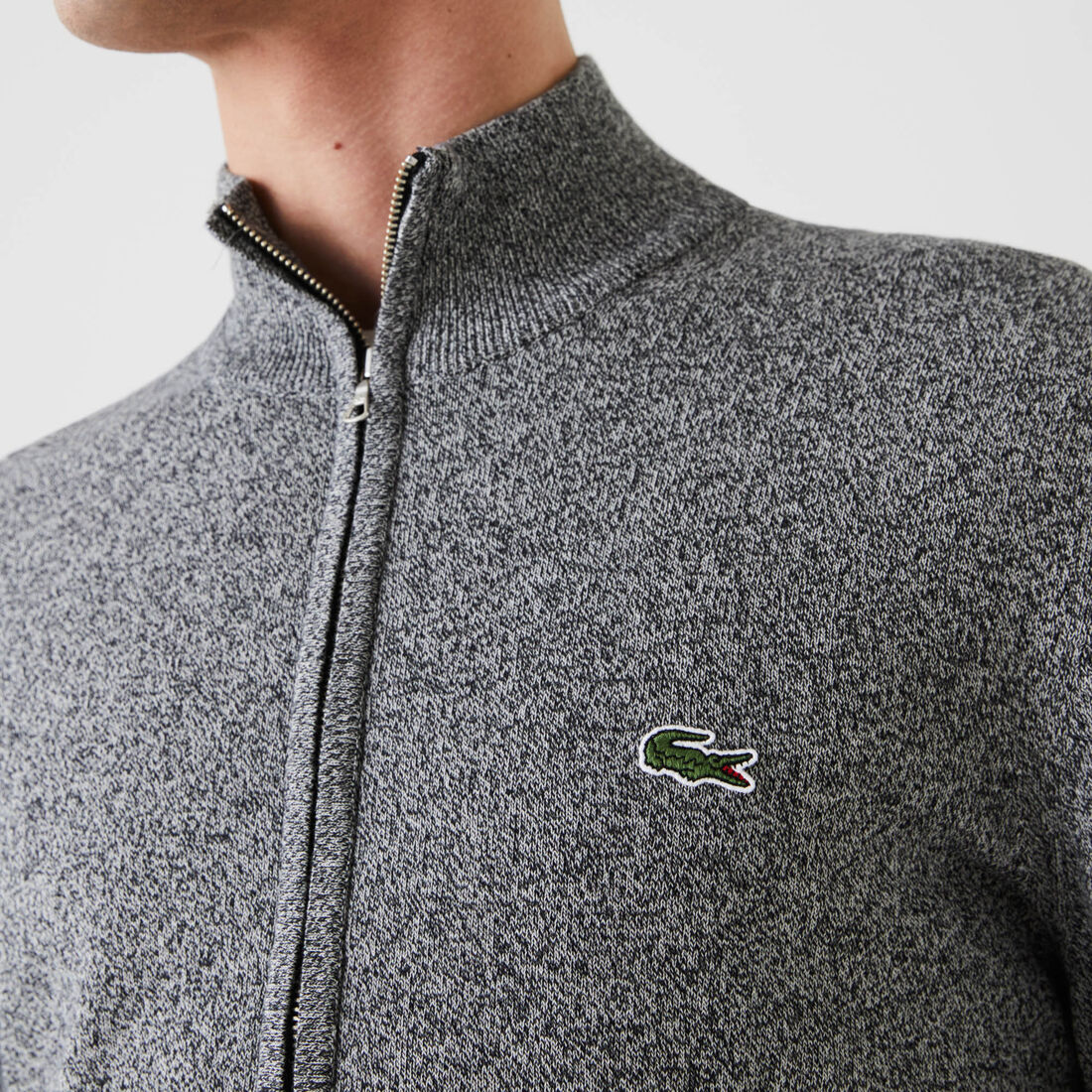 سترة قطنية بسحاب وياقة عالية سترة قطنية بسحاب وياقة عالية