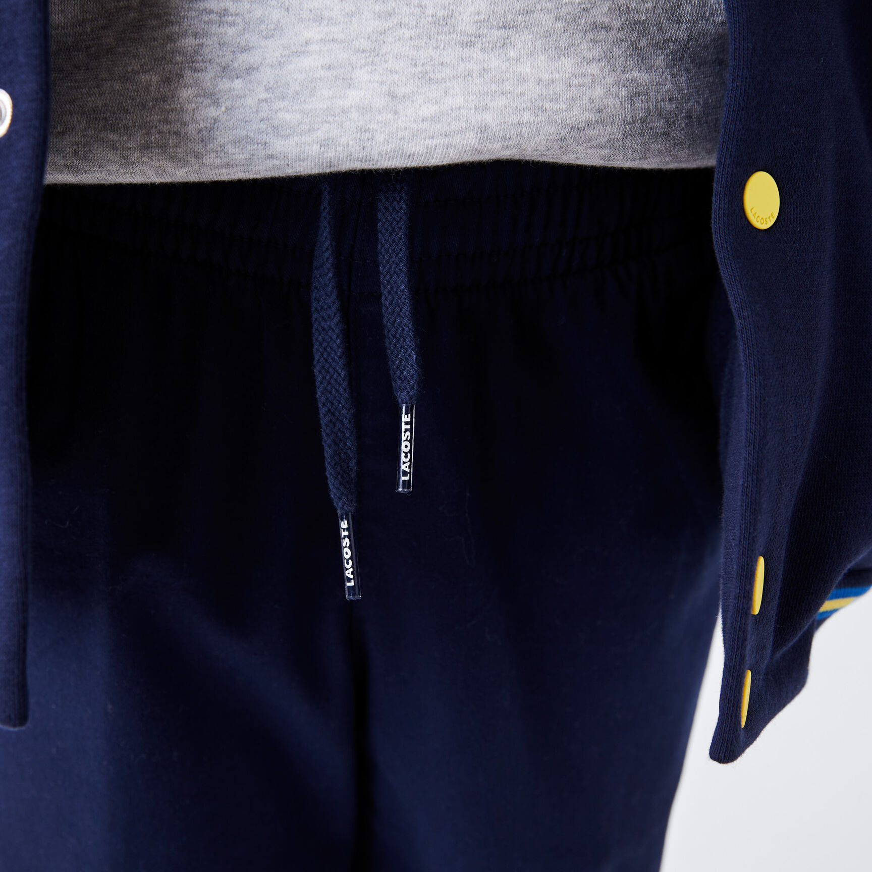 بنطال تشينو للأولاد من قطن الجبردين المطاطي من لاكوست