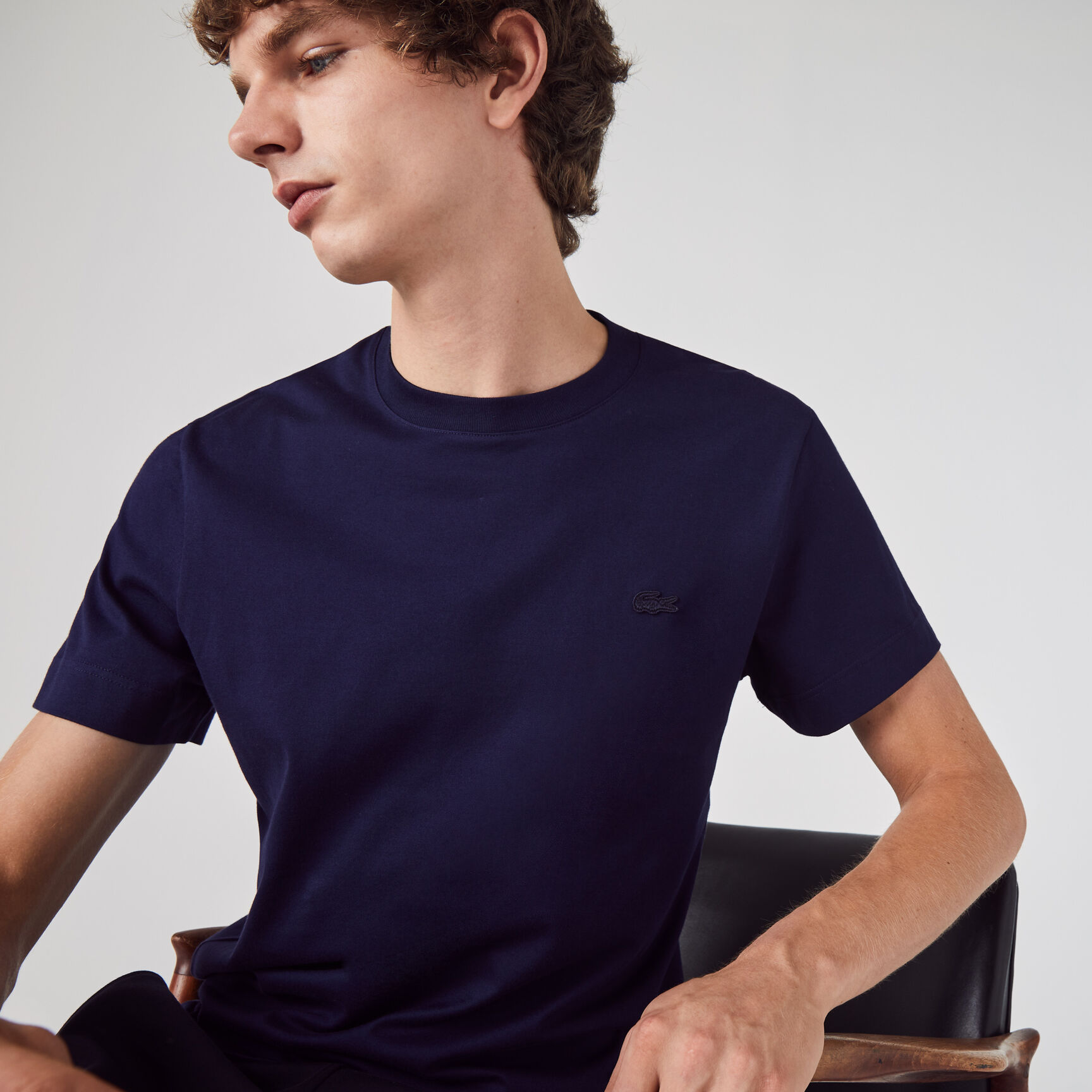 تي شيرت قطن بفتحة عنق مستديرة للرجال تي شيرت قطن بفتحة عنق مستديرة للرجال