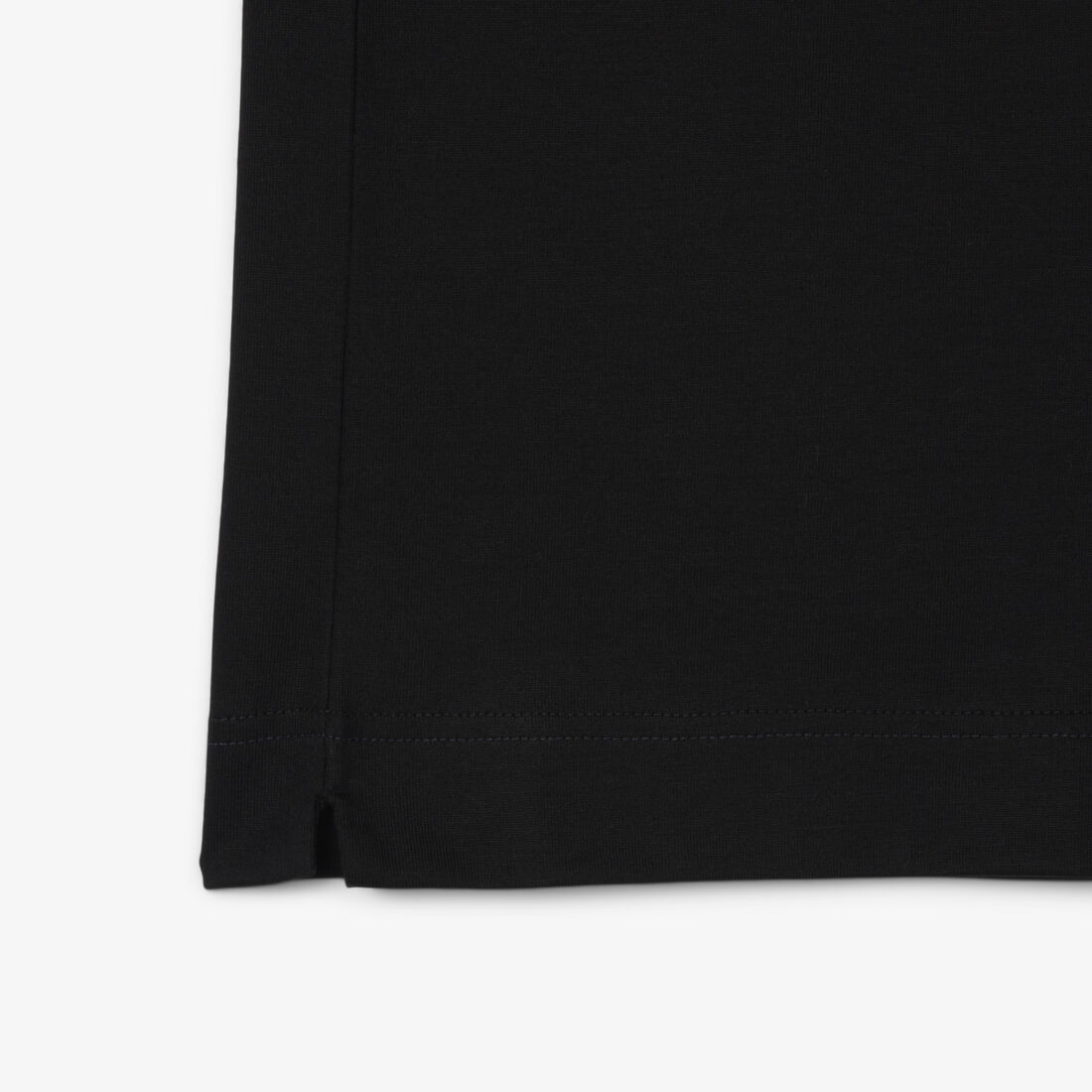 قميص بولو باريس الكلاسيكي المطرز ذو الرقبة المفتوحة قميص بولو باريس الكلاسيكي المطرز ذو الرقبة المفتوحة