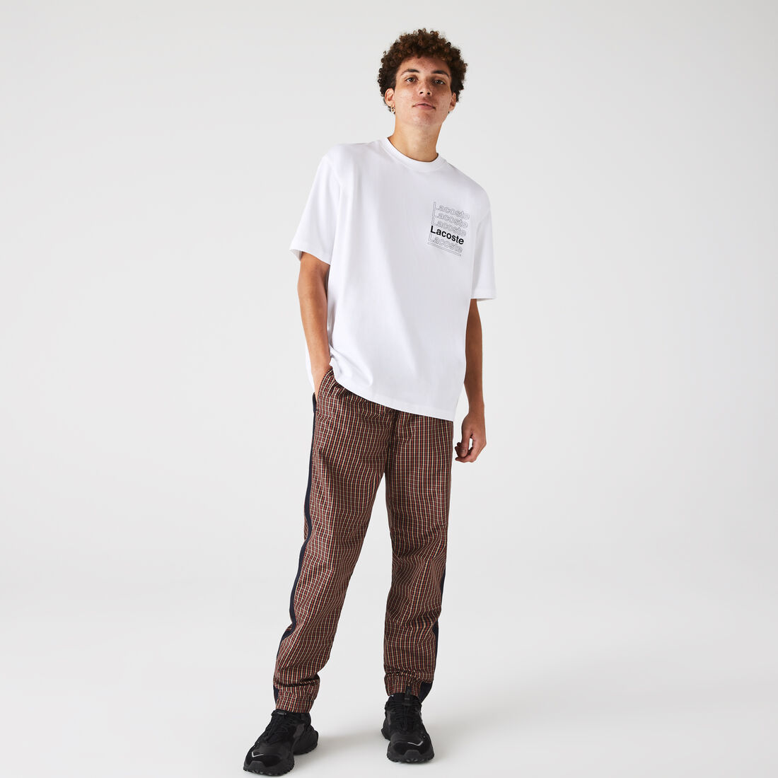 تيشيرت رجالي من القطن مطبوع بقصة فضفاضة من مجموعة Lacoste L!VE تيشيرت رجالي من القطن مطبوع بقصة فضفاضة من مجموعة Lacoste L!VE