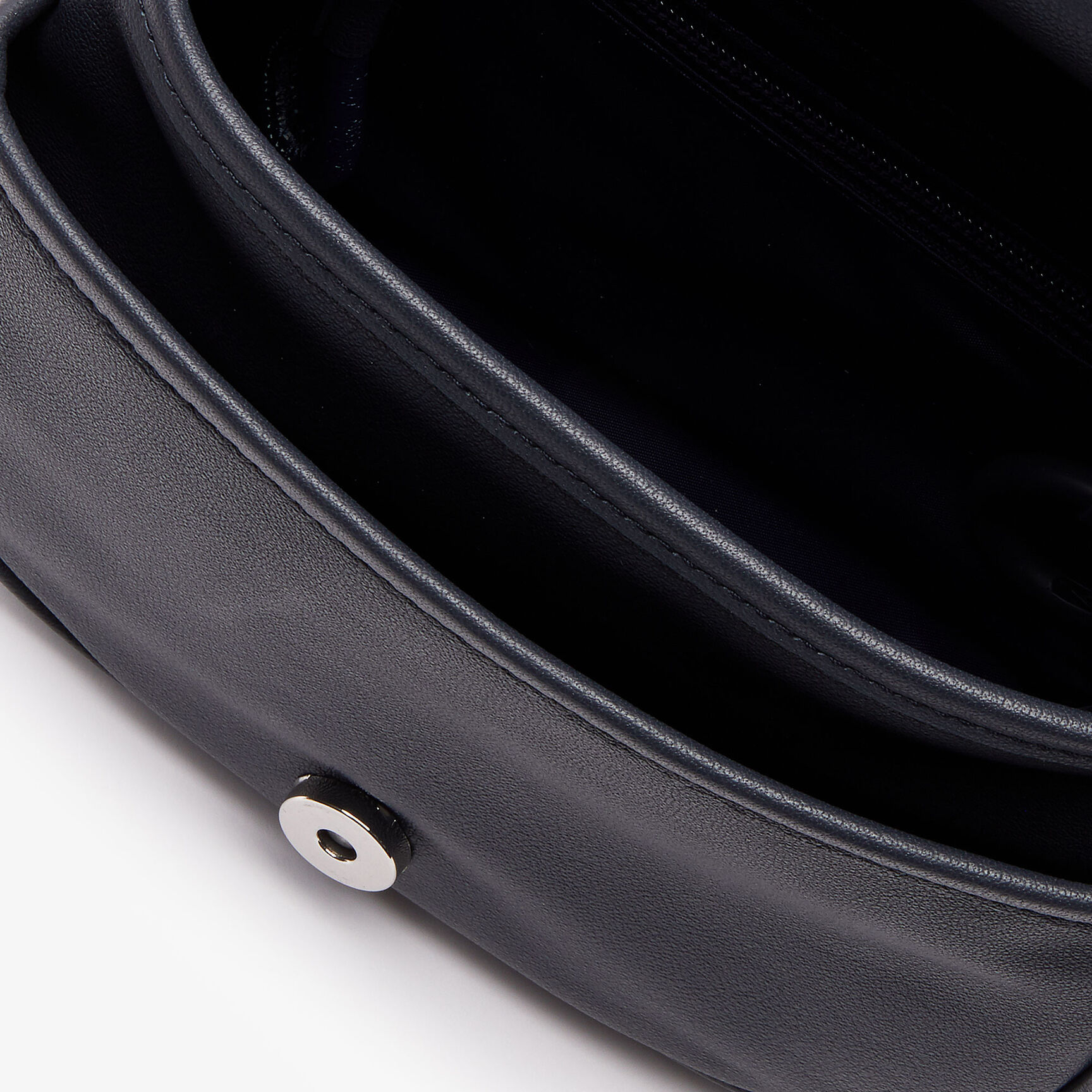 حقيبة هوبو صغيرة مع شريط بلون مختلف من مجموعة Court Line للنساء حقيبة هوبو صغيرة مع شريط بلون مختلف من مجموعة Court Line للنساء