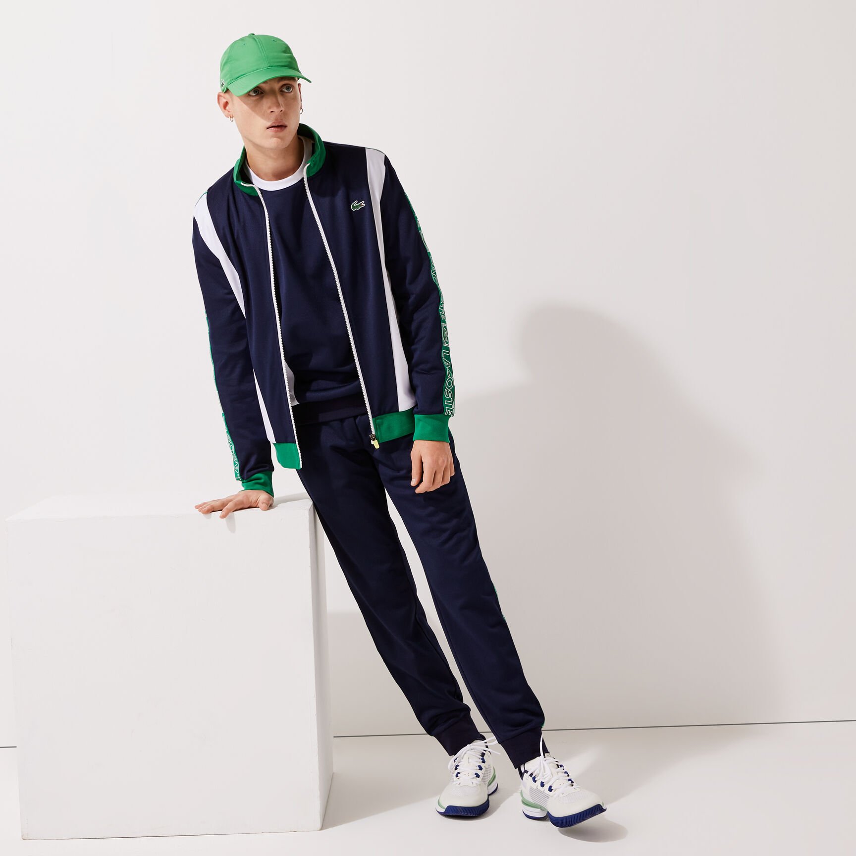 جاكيت مقسم بألوان بشريط شعار الماركة للرجال مجموعة Lacoste SPORT جاكيت مقسم بألوان بشريط شعار الماركة للرجال مجموعة Lacoste SPORT