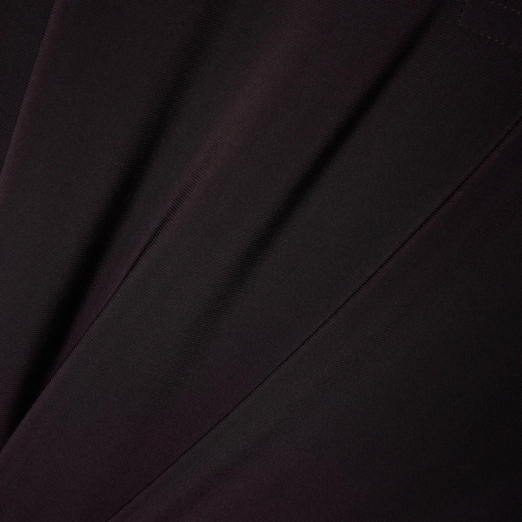 قميص بولو مطرز بقصة ضيقة